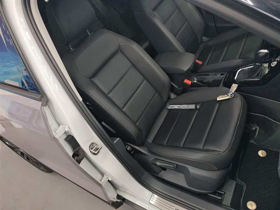 Volkswagen T-ROC exploring Songs