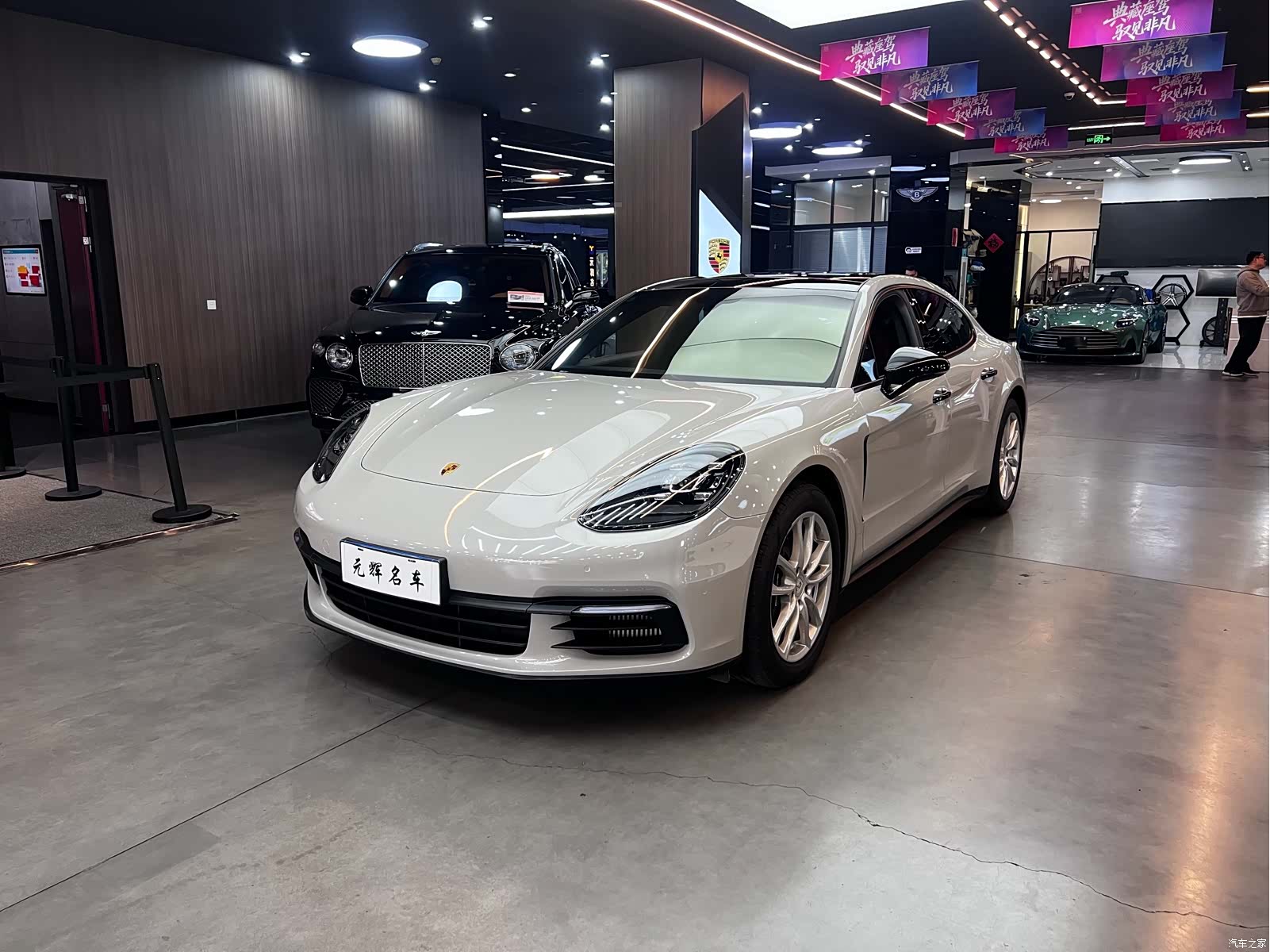 Porsche Panamera, 2019 1