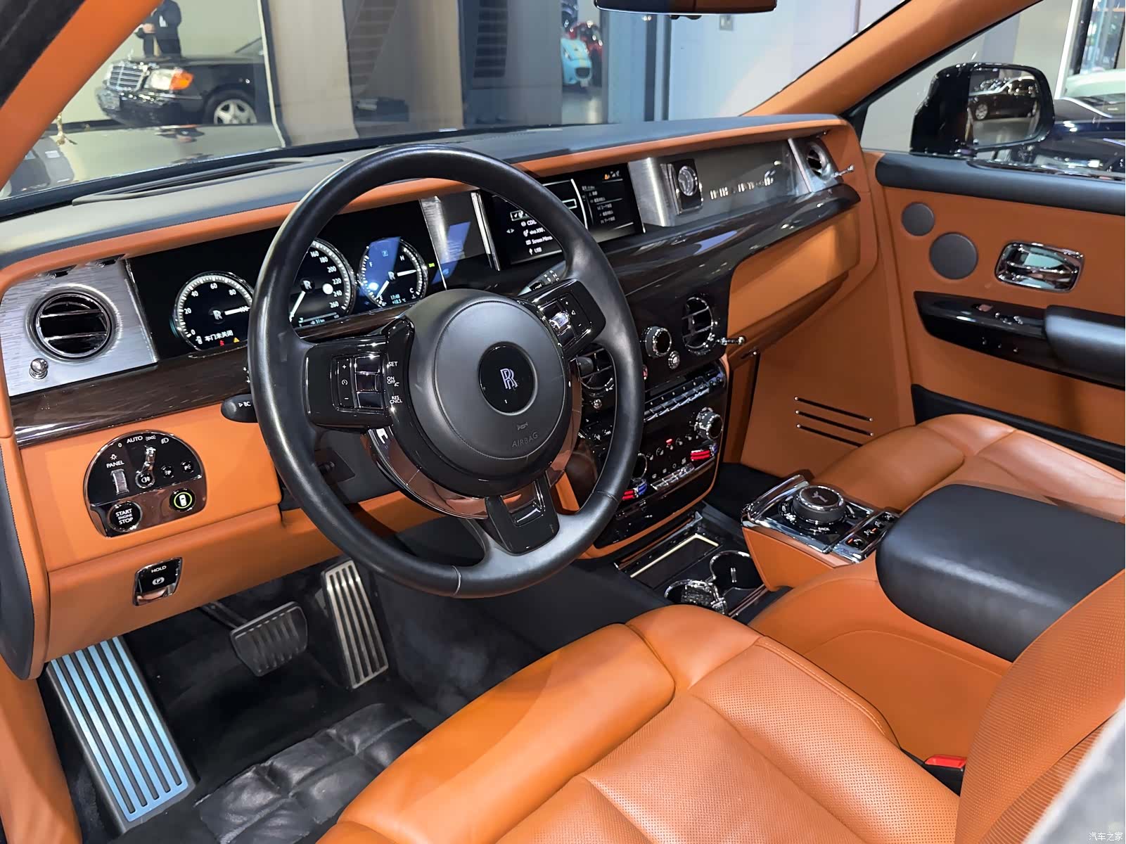 Rolls-Royce Phantom, 2020 все фото