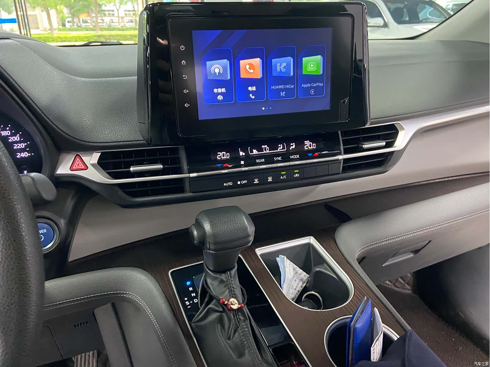 Toyota Granvia, 2023 10