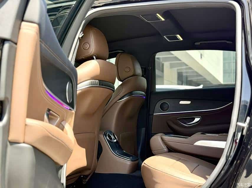 Mercedes-Benz E-Class, 2023 11