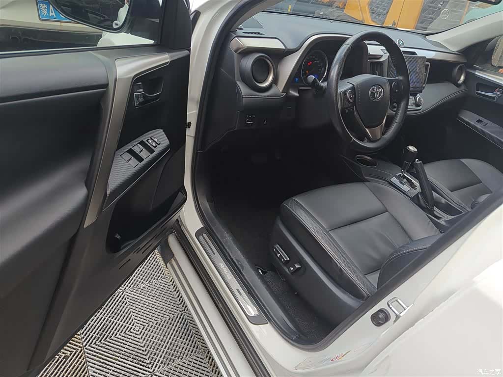 Toyota RAV4, 2014 12