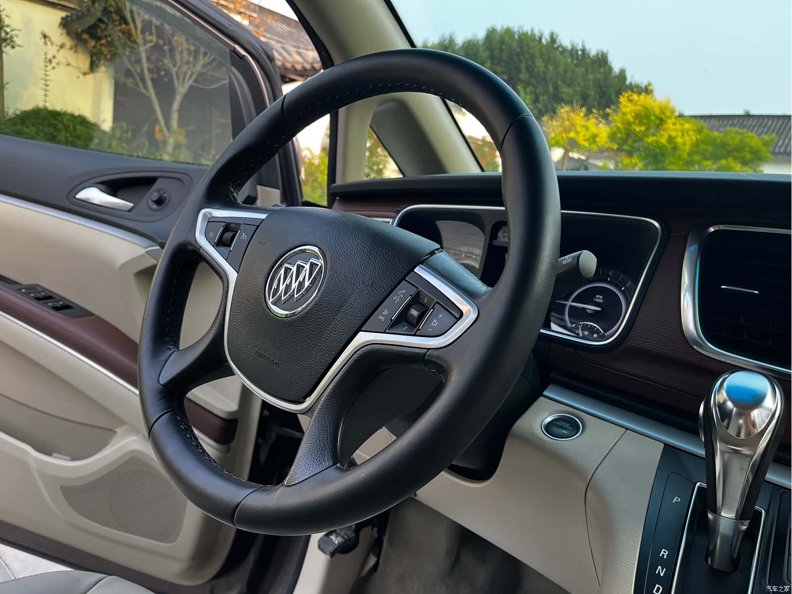 Buick GL8, 2017 9