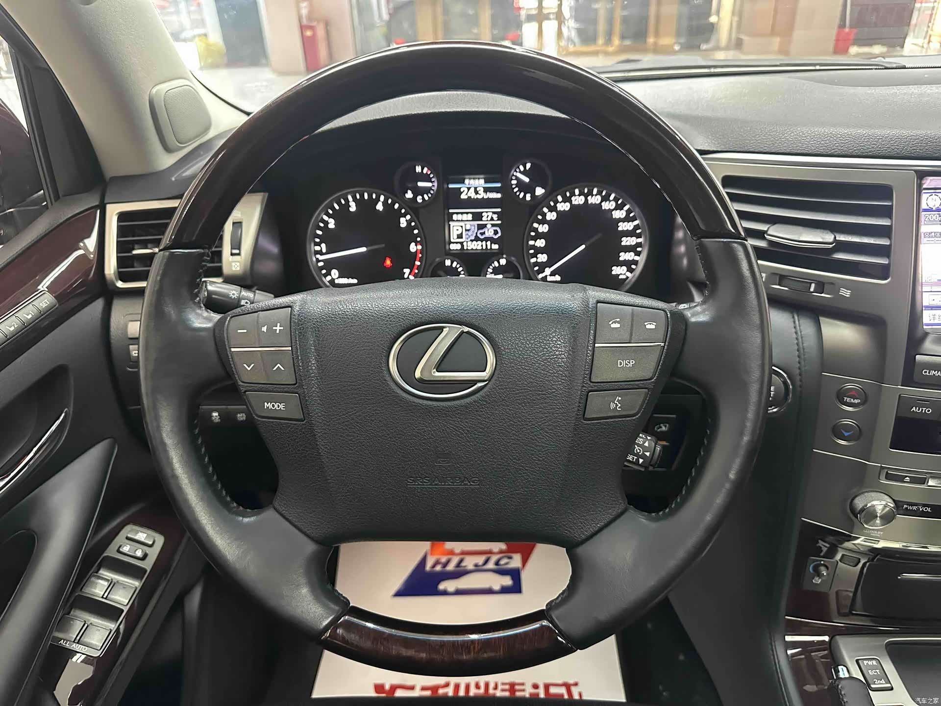 Lexus LX, 2014 11