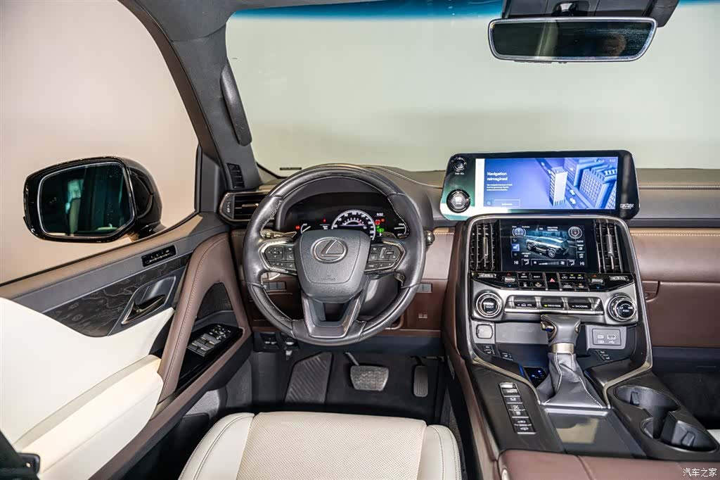 Lexus LX, 2025 12