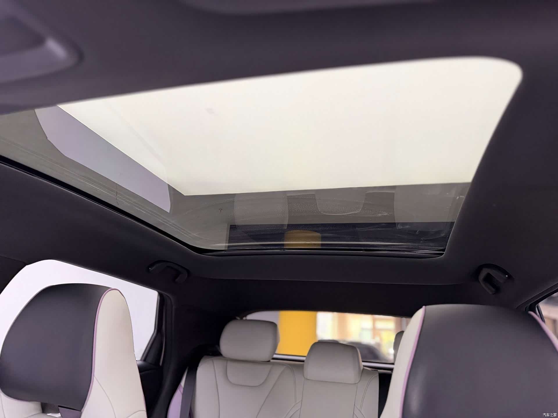 BYD Dolphin, 2022 10