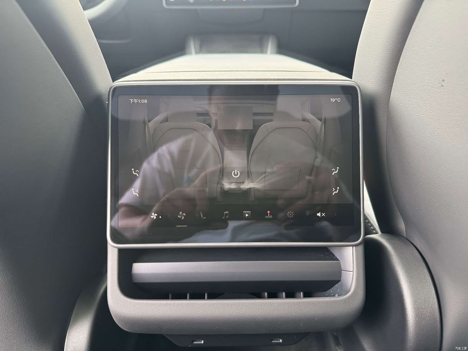 Tesla Model Y, 2025 11