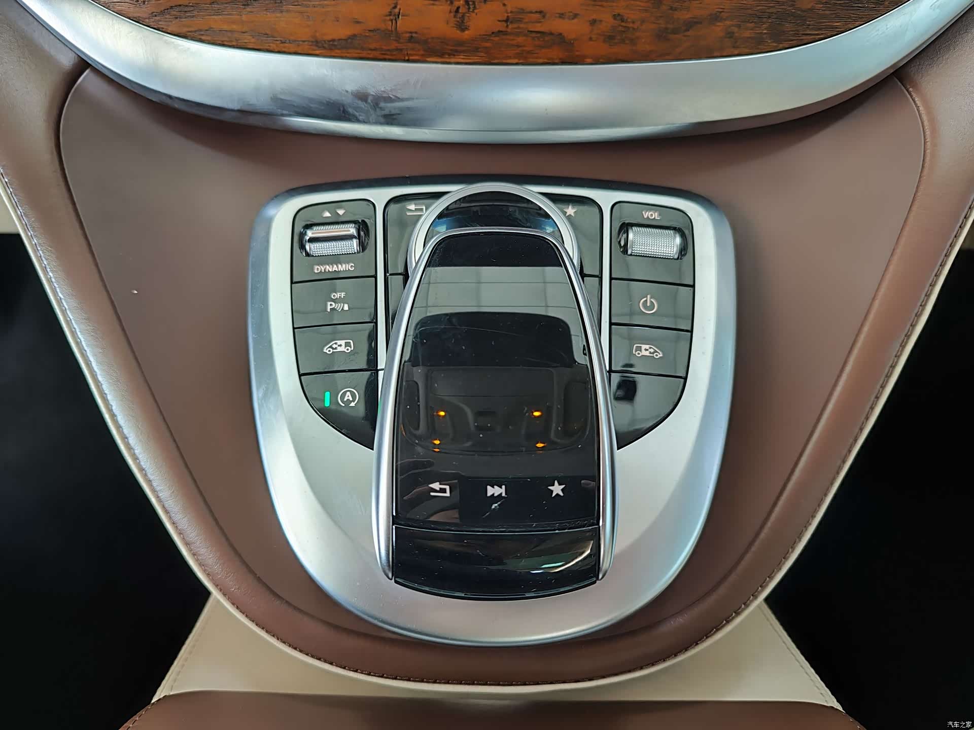 Mercedes-Benz V-Class, 2020 16