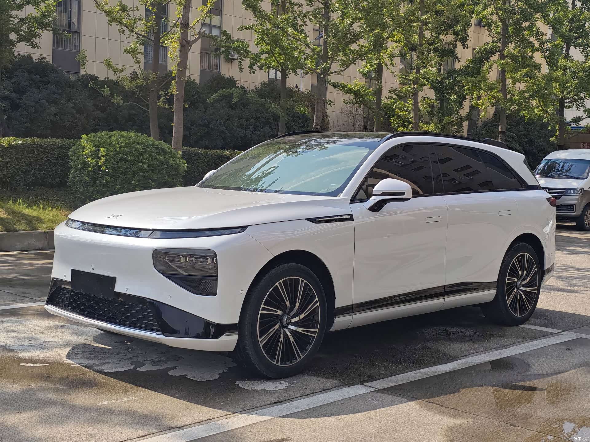 Xpeng G9, 2023 1