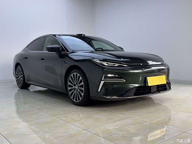 Geely 8, 2025 3