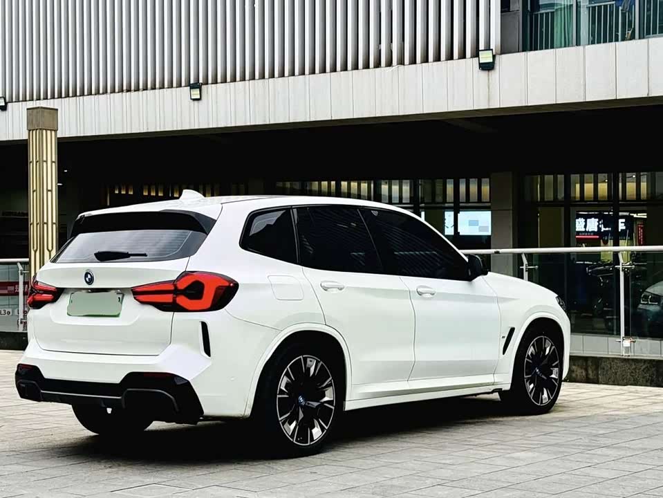 BMW iX3