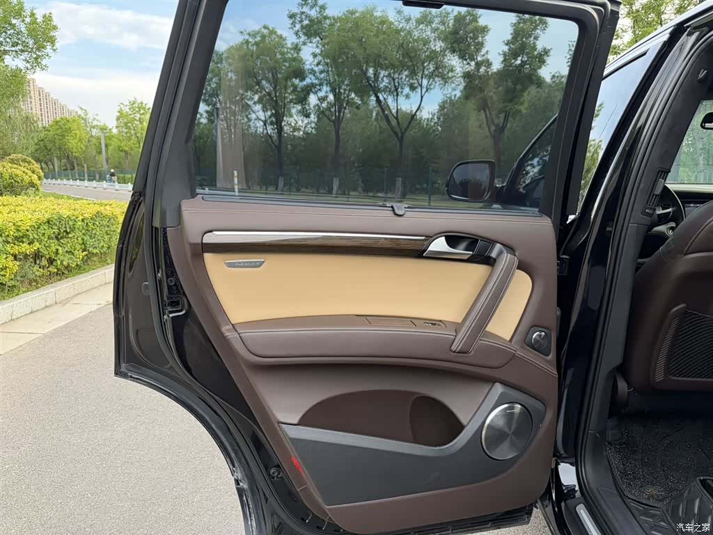 Audi Q7, 2015 11