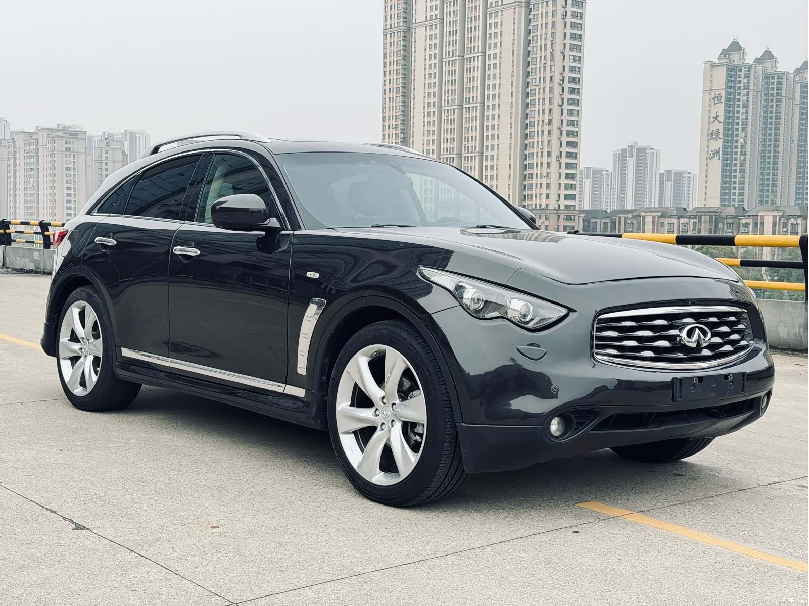 Infiniti FX35, 2011 3
