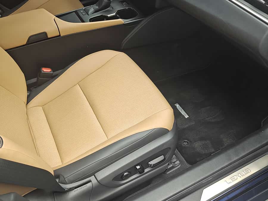Lexus ES 2023, фото 11
