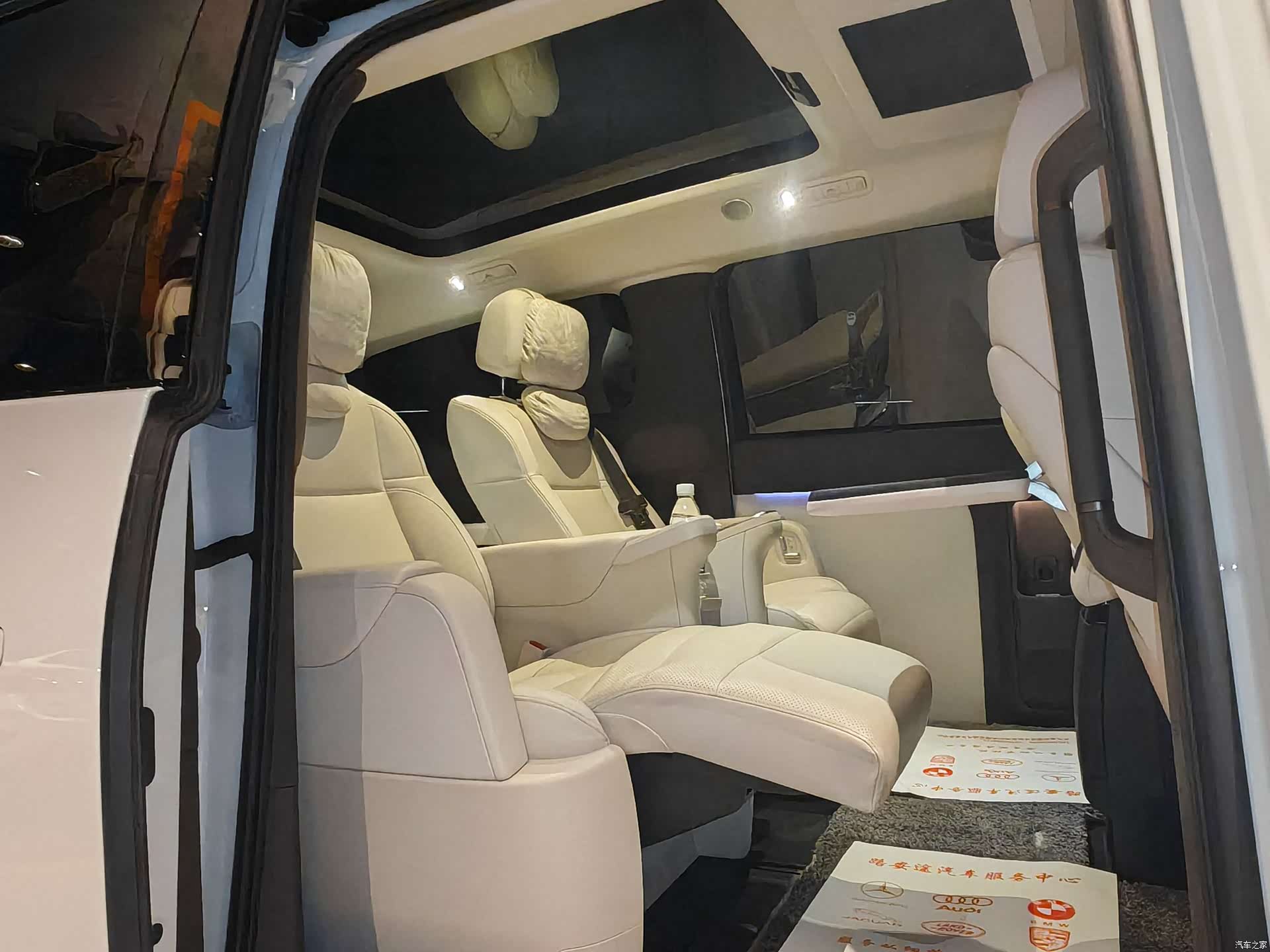 Li Auto MEGA, 2025 28