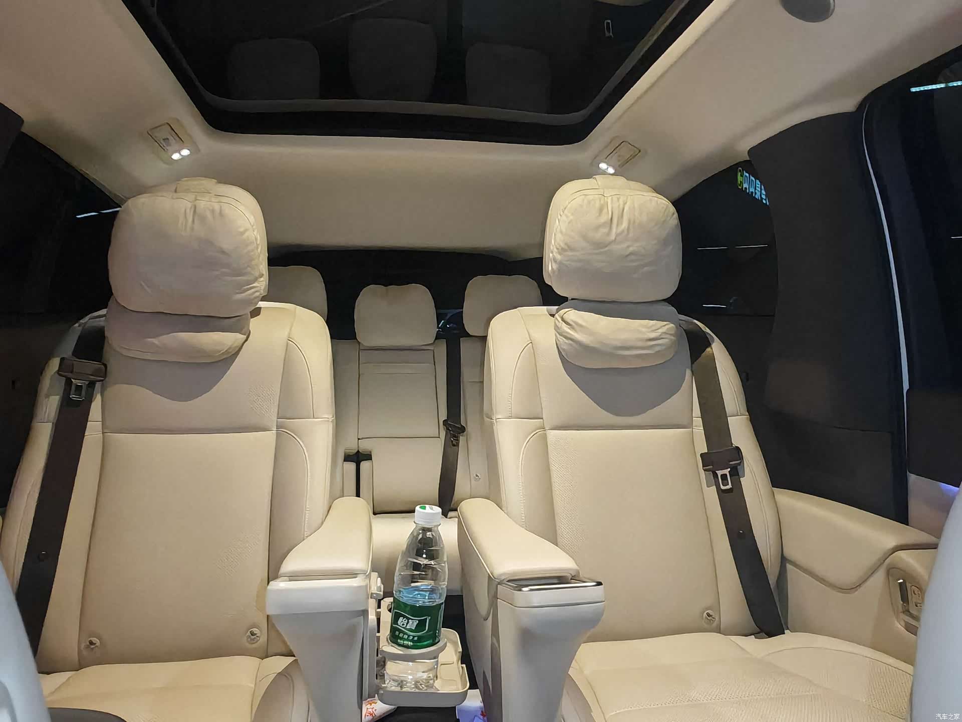 Li Auto MEGA, 2025 30