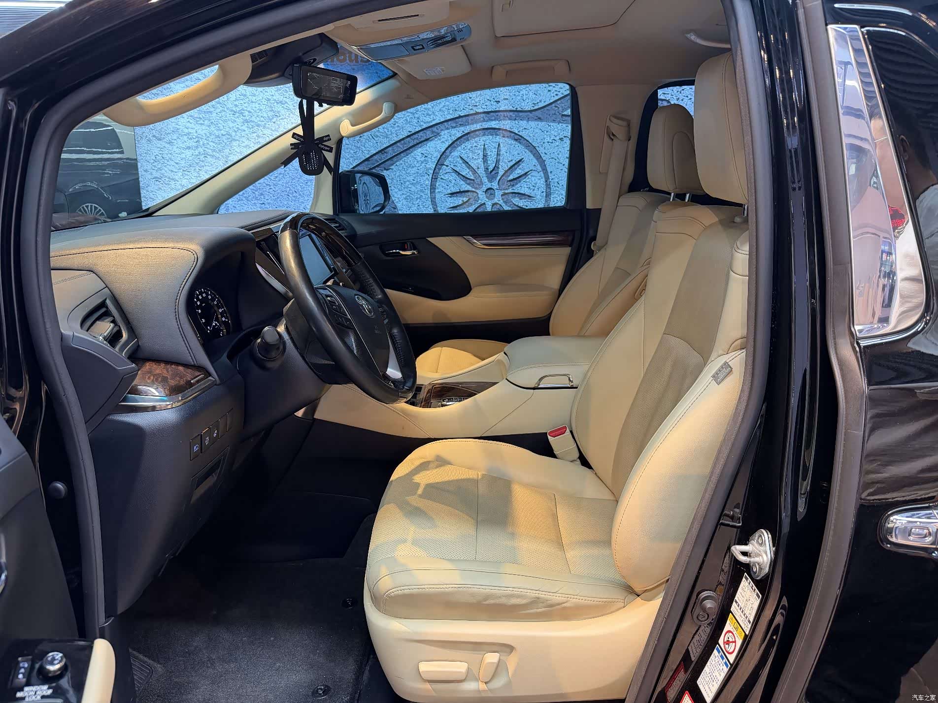Toyota Alphard, 2019 все фото