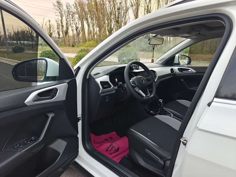 Volkswagen Exploring the shadow