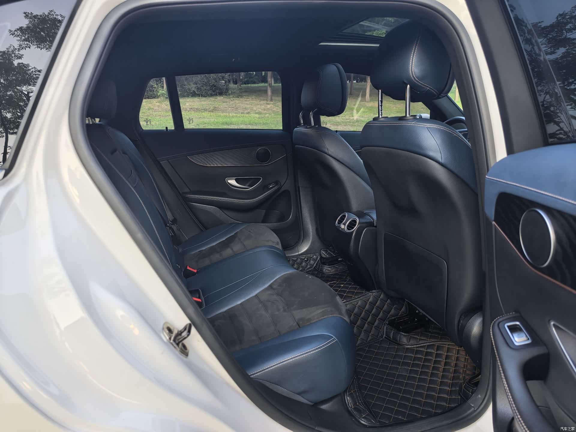 Mercedes-Benz EQC, 2022 15