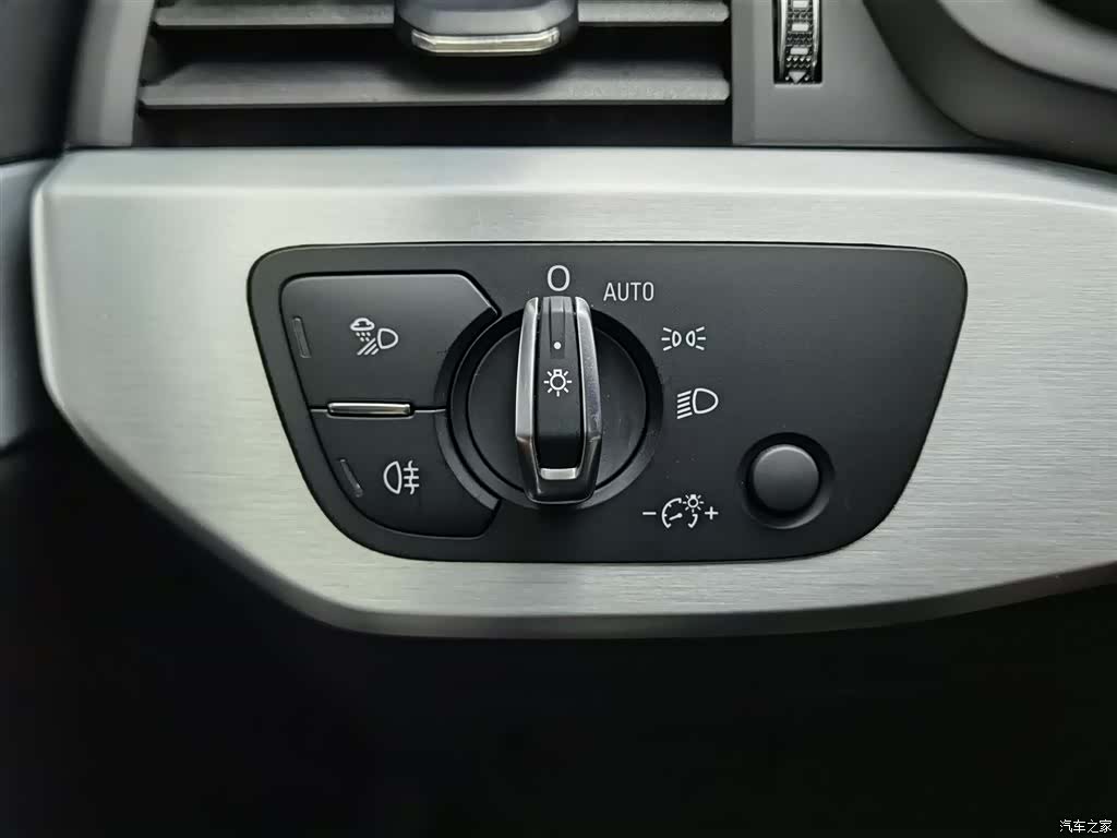 Audi A4L, 2019 21