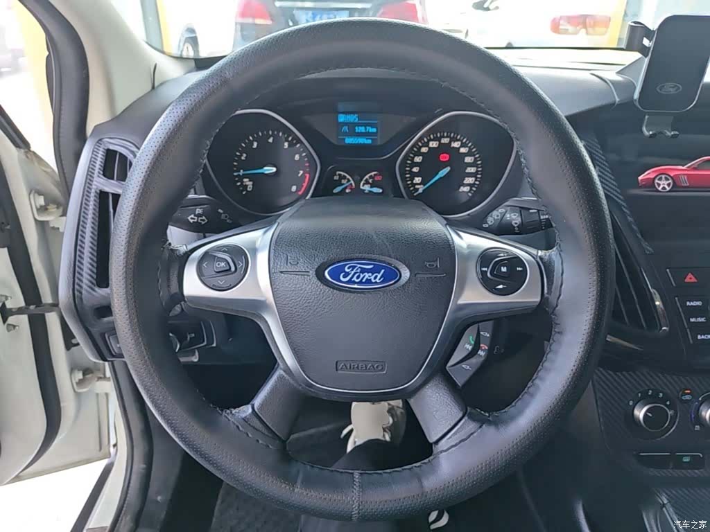 Ford Focus, 2014 11