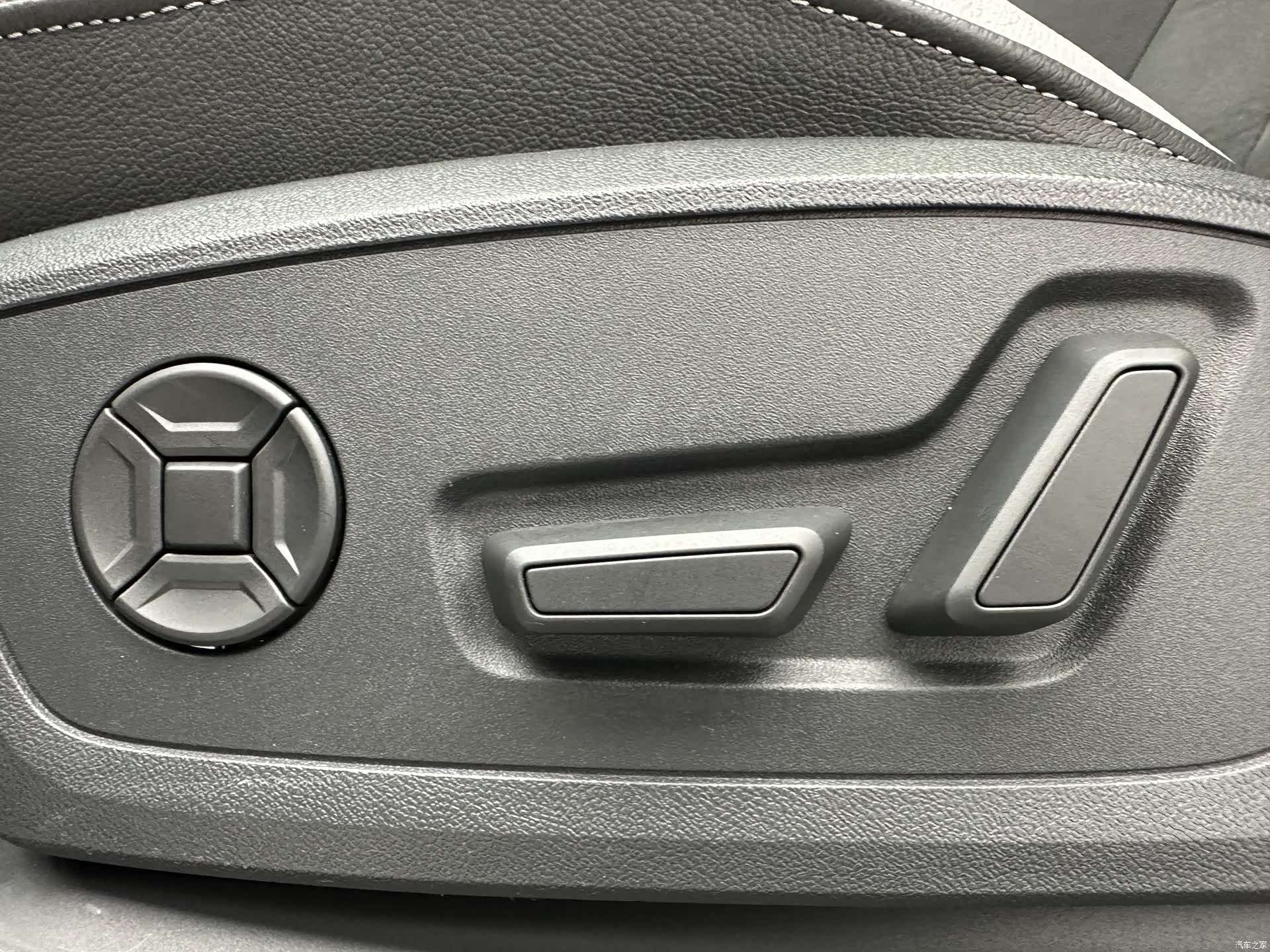 Audi Q3, 2023 13