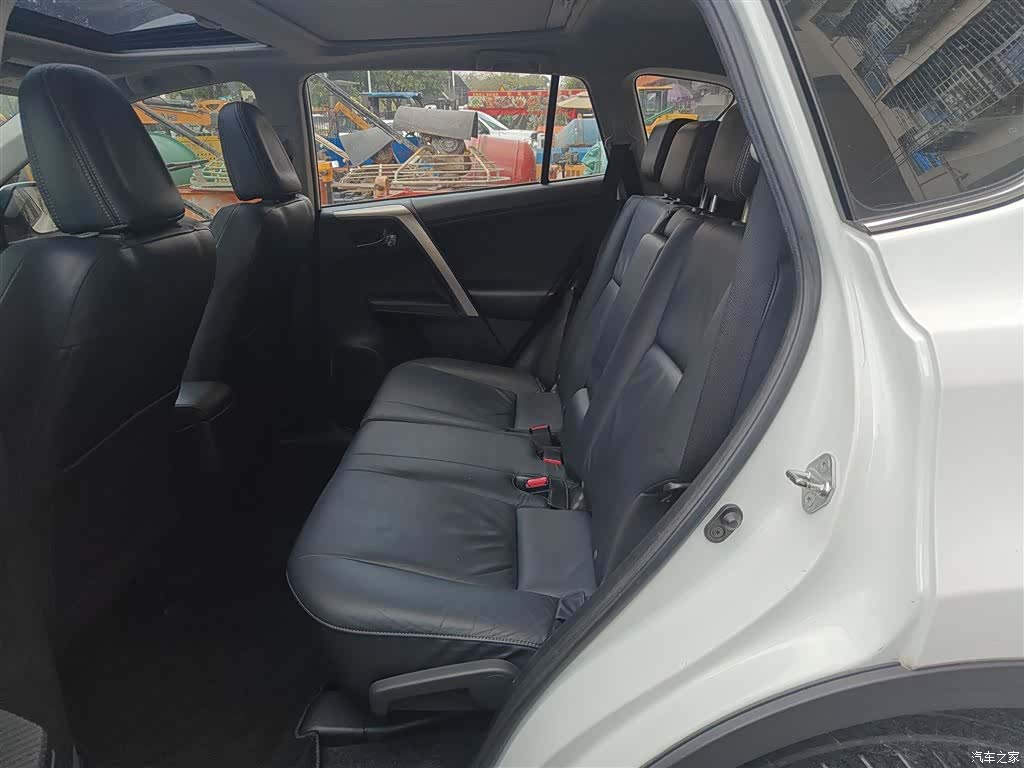 Toyota RAV4, 2014 13