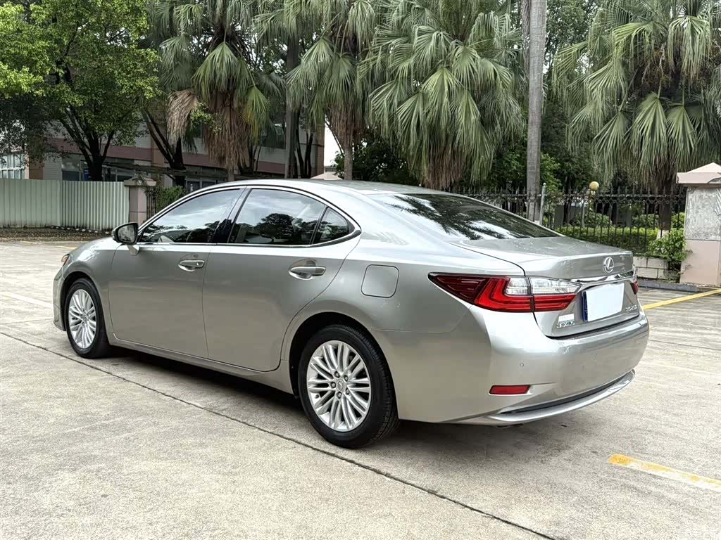 Lexus ES, 2018 9