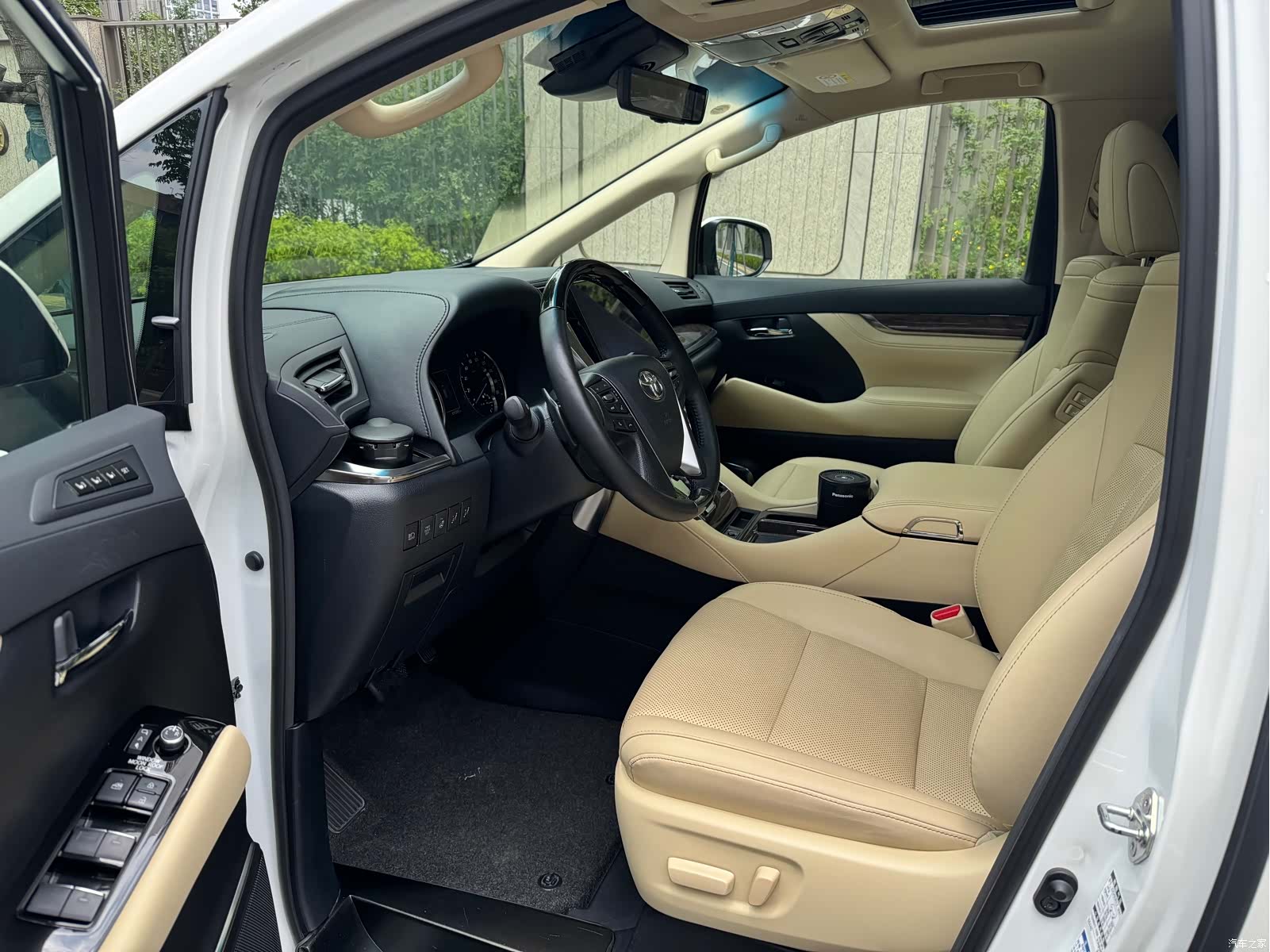 Toyota Vellfire, 2023 3