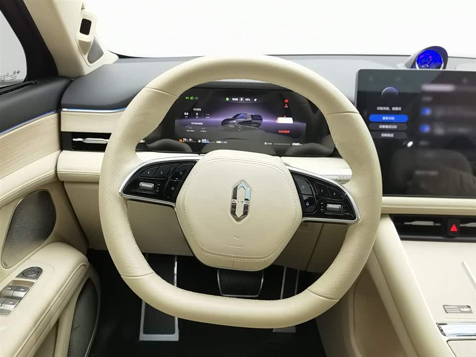 AITO Ask the world M5