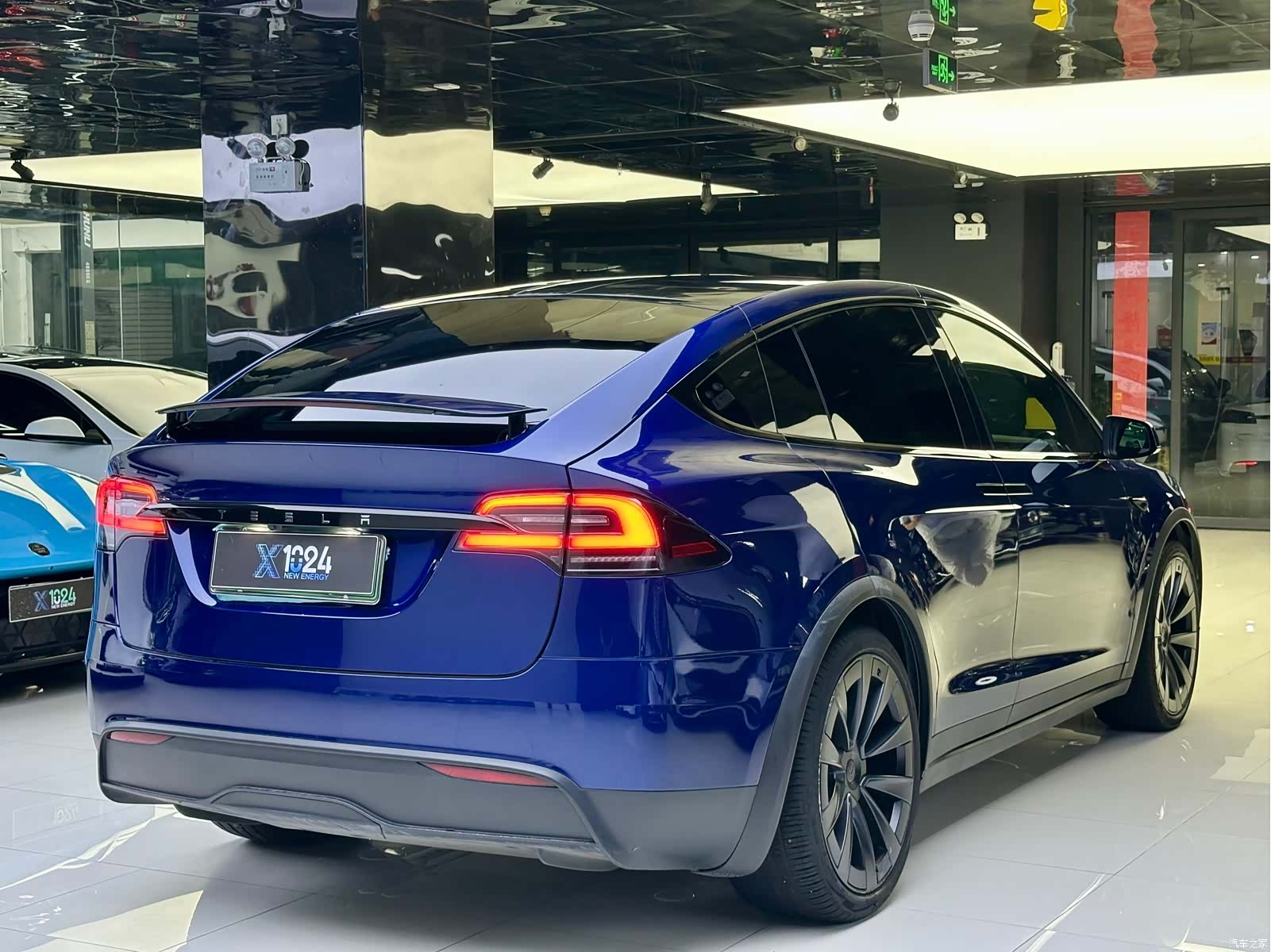 Tesla Model X, 2023 4