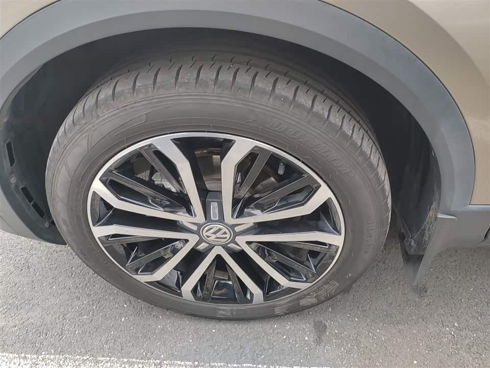 Volkswagen T-ROC exploring Songs