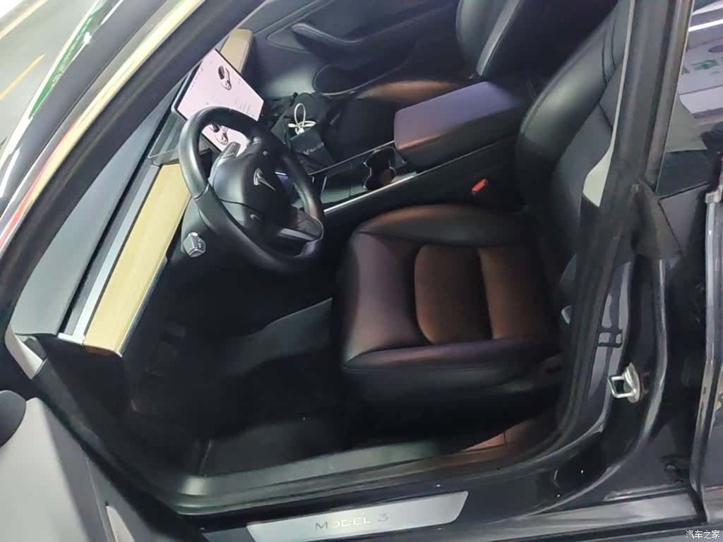 Tesla Model 3, 2019 15