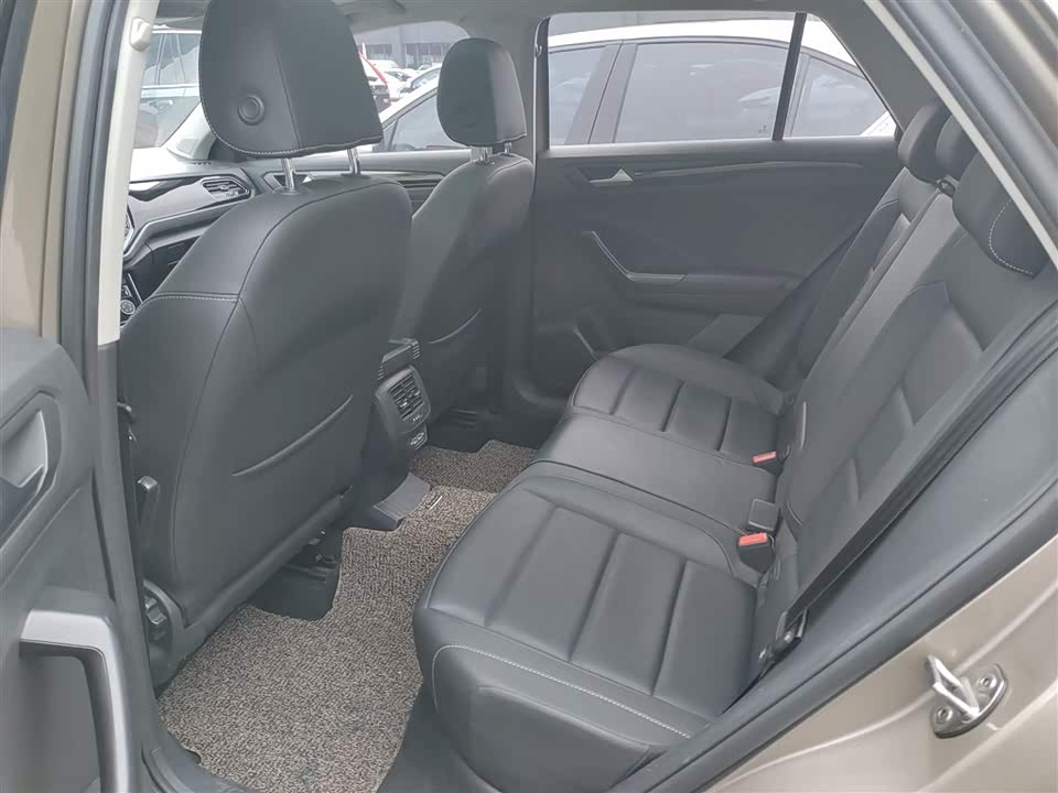 Volkswagen T-ROC exploring Songs