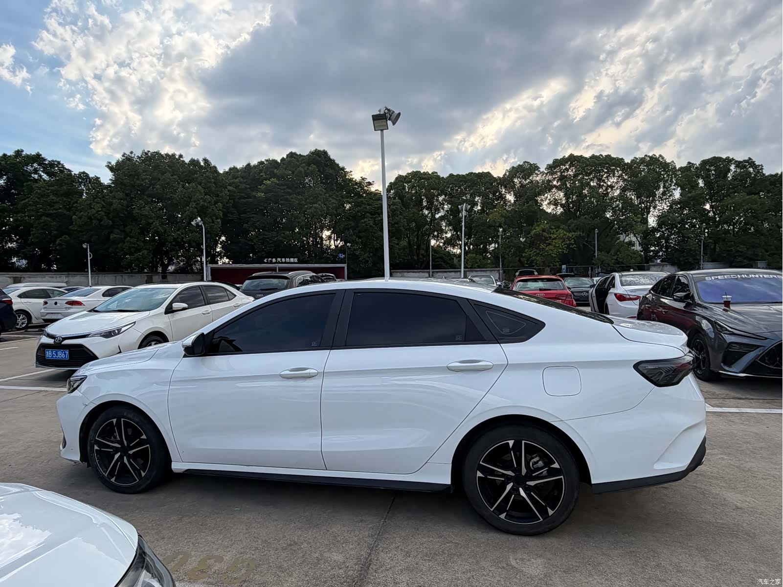 Geely Binray, 2022 10