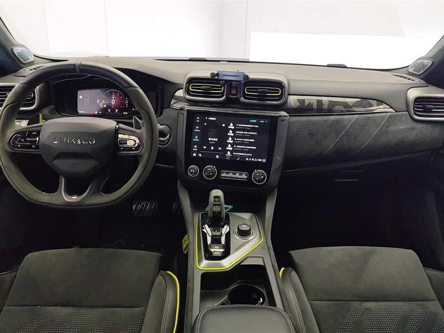 Lynk & Co 03