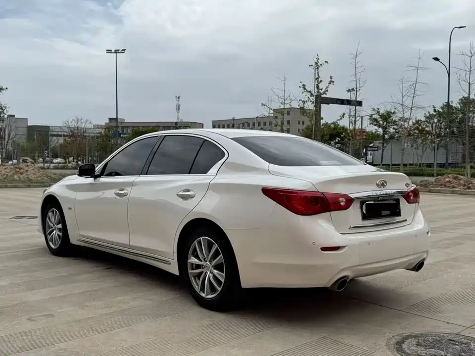 Infiniti Q50L