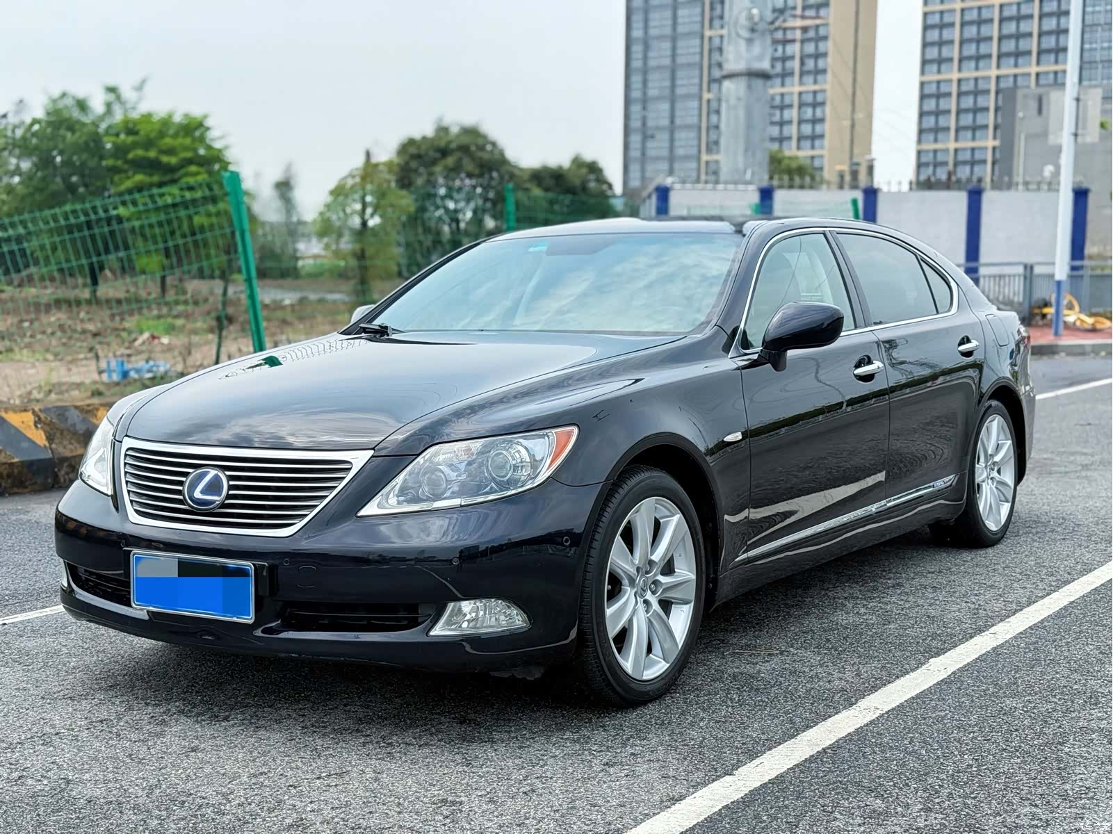Lexus LS