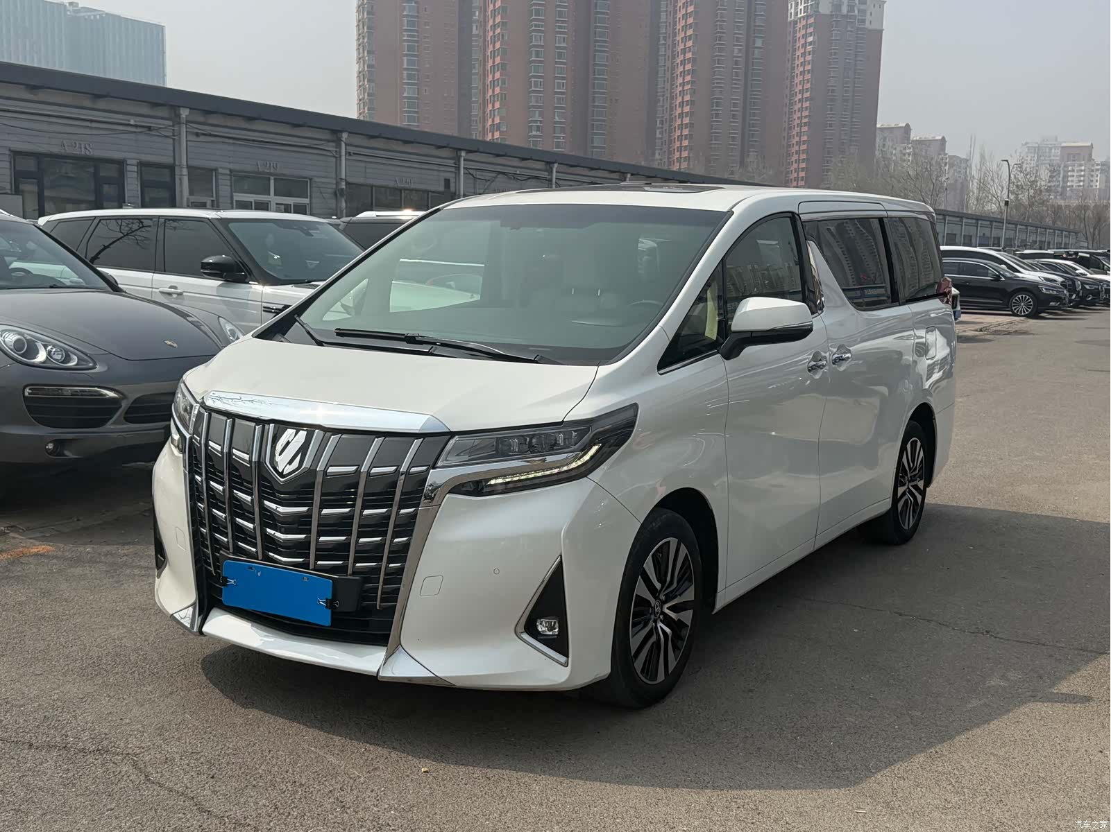 Toyota Alphard, 2019 1