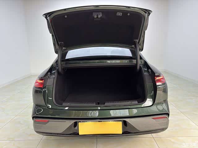 Geely 8, 2025 8