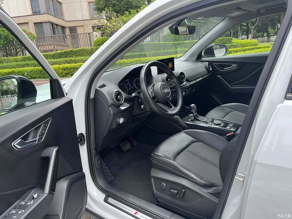 Audi Q2L, 2020 9