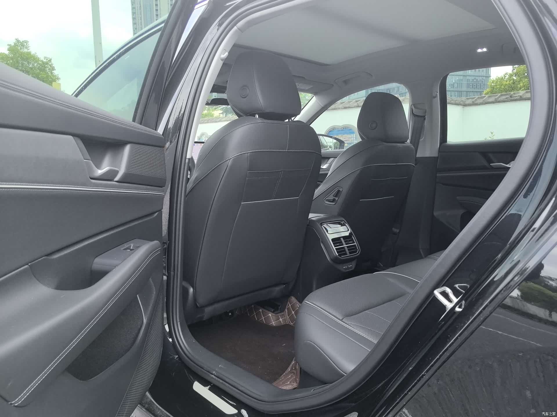 Volkswagen Passat, 2025 7