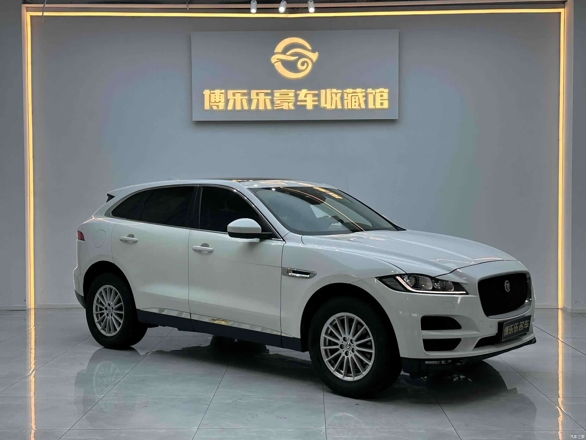 Jaguar F-PACE, 2018 3