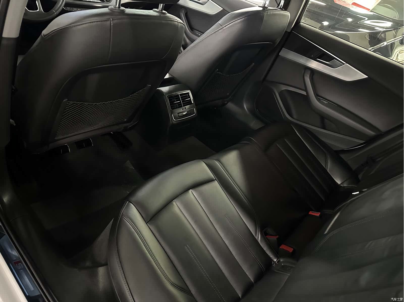 Audi A4L, 2018 7