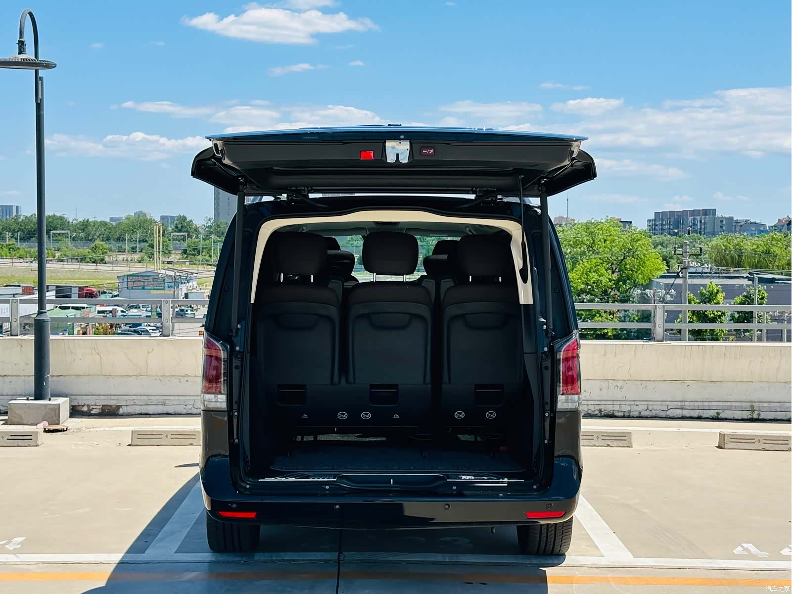 Mercedes-Benz V-Class, 2026 42