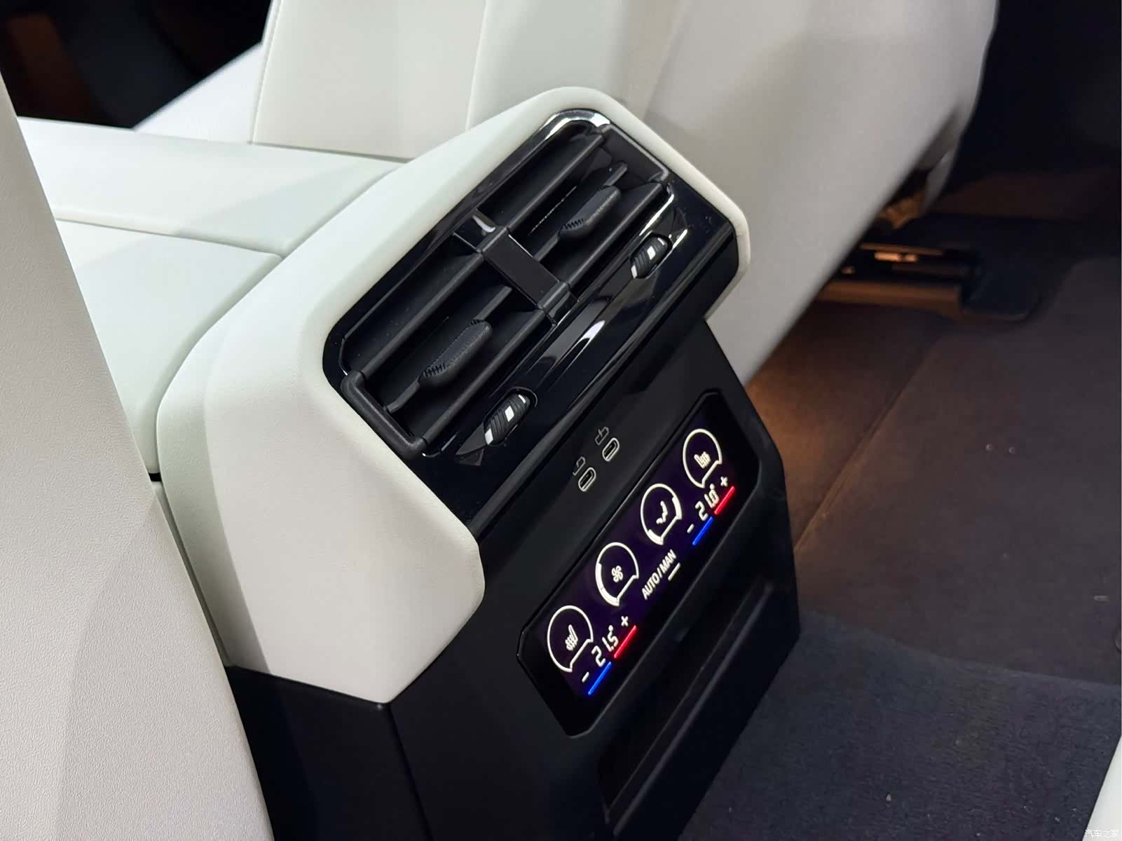 BMW i5, 2025 21