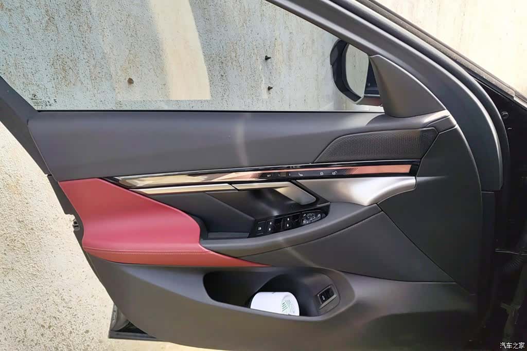 BMW 5 Series, 2026 7
