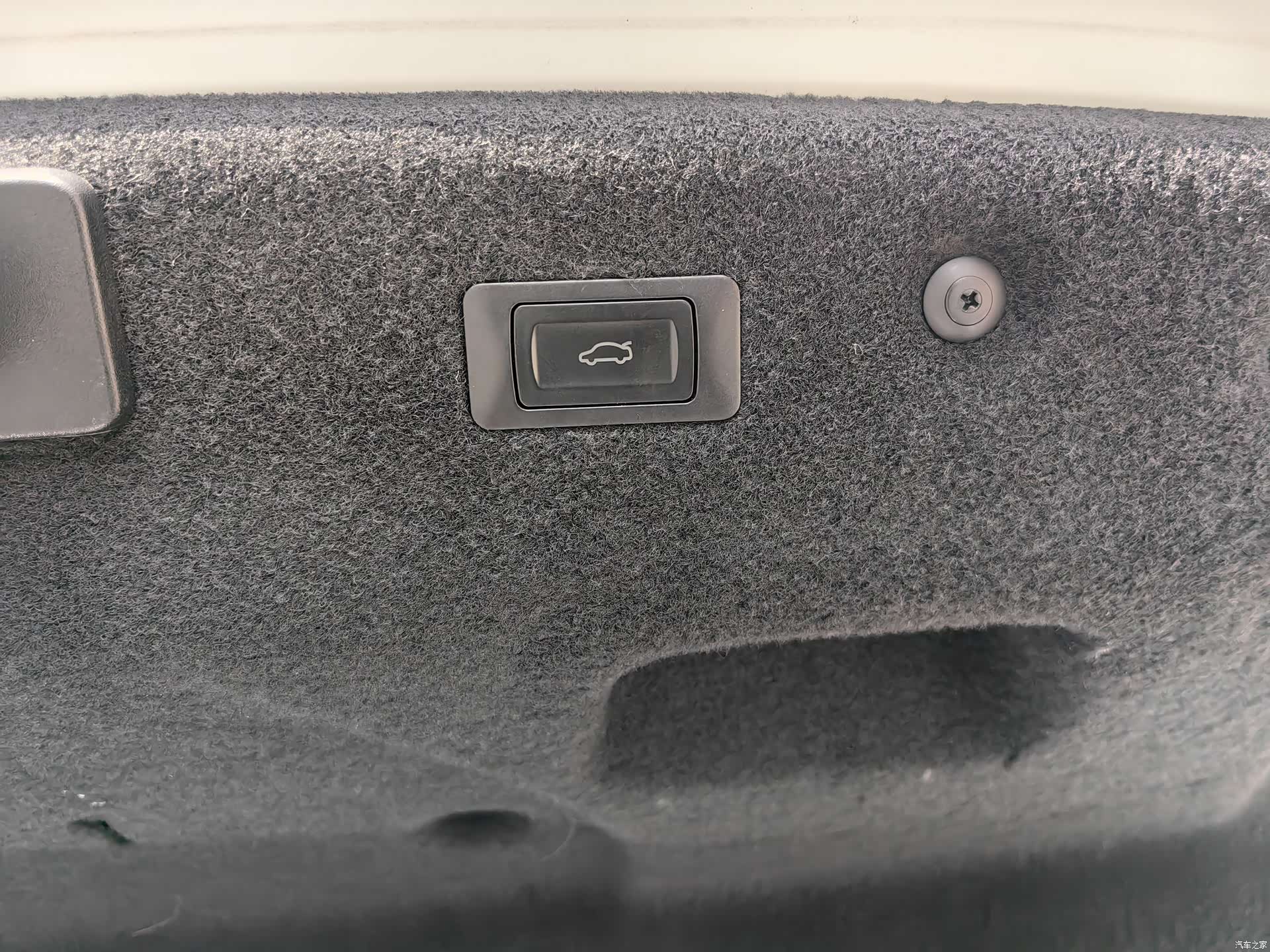 Land Rover P250, 2021 13