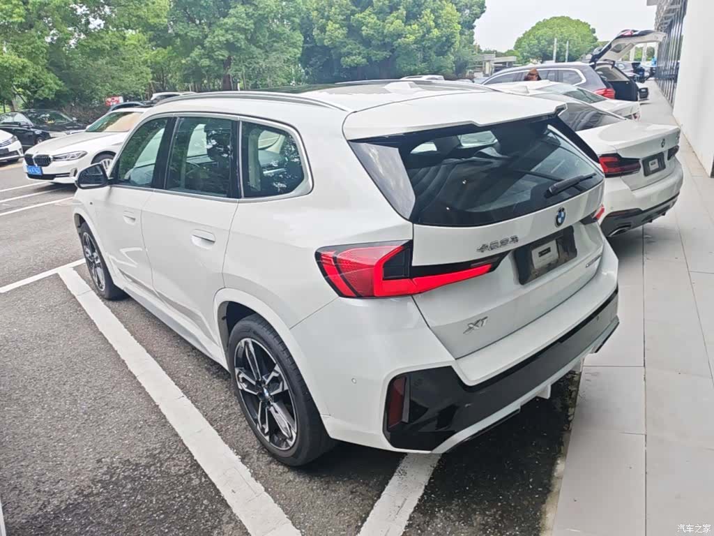 BMW X1, 2023 все фото