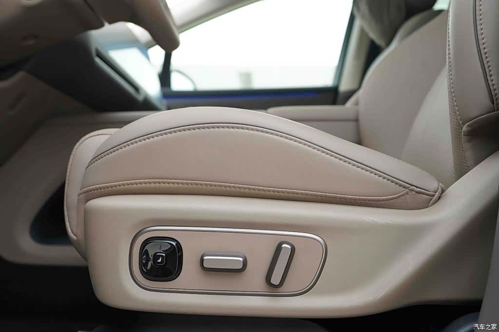 Li Auto i8, 2026 12